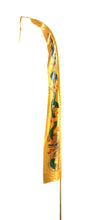 Charger l&#39;image dans la galerie, Drachenfahnen-Stoff DRAGON mit herzförmiger Spitze, Farbe goldgelb
