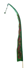 Lade das Bild in den Galerie-Viewer, Drachenfahnen-Stoff DRAGON mit herzförmiger Spitze, Farbe dunkelgrün
